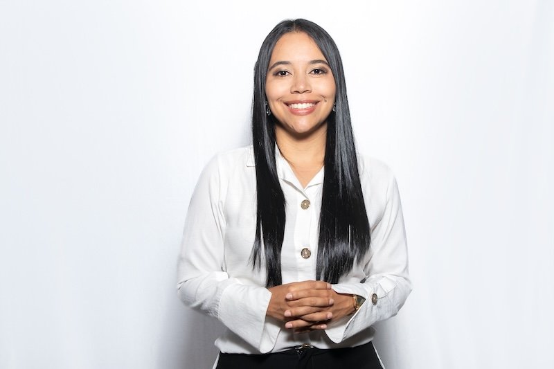 Foto profesional de {BRAND.name}, consultora en RRHH